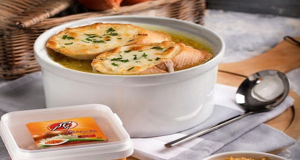 طرز تهیه و پخت سوپ پیاز فرانسوی ساده رستورانی مناسب برای سرماخوردگی 