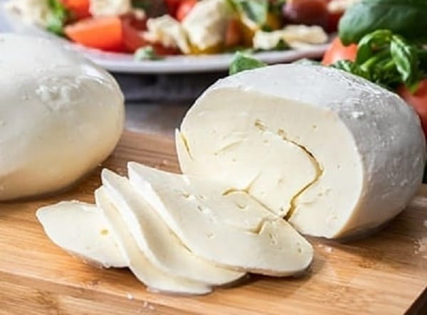 آموزش تصویری و روش طرز تهیه پنیر موزارلا خانگی بدون چربی