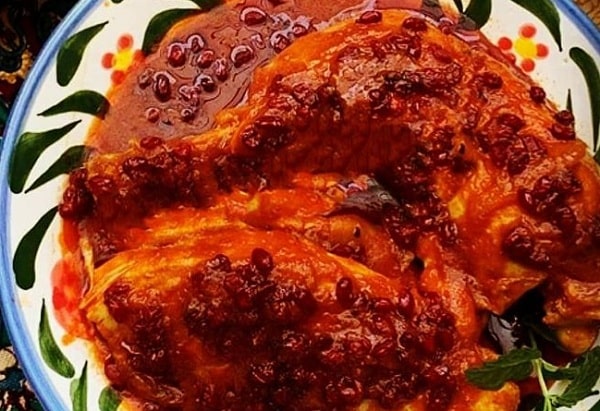 طرز تهیه مرغ با سس زرشک خوراک مرغ سرخ شده با سس مخصوص