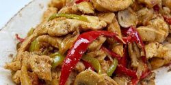 طرز تهیه خوراک مرغ و قارچ با خامه شام رژیمی دو نفره ساده و سریع