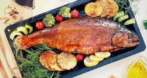 طرز تهیه و پخت ماهی قزل آلا تنوری خوشمزه و مجلسی در فر