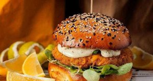 برگر ماهی یک فست فود خوشمزه خانگی ساده ساندویچ رژیمی