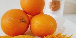خلال پرتقال تهیه و گرفتن تلخی پوست برای تزیین زرشک ،مرصع پلو
