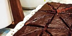 طرز تهیه کیک یخچالی شکلاتی خانگی خوشمزه با نشاسته ساده و سریع