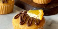 طرز تهیه مافین کیک شکلاتی خانگی با سس پرتقالی ساده و سریع